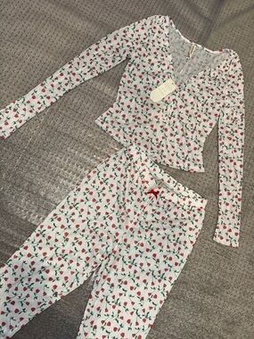 For love and lemons NWT XS White Floral Ribbed Pajama Set with Red Rose Print